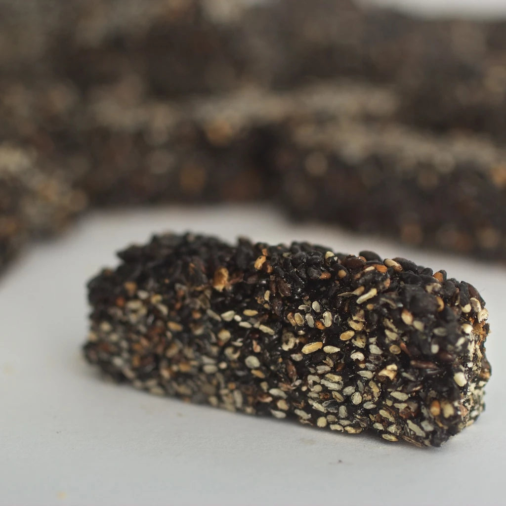 【大地花生工坊】純黑芝麻角 200g/袋（可素食）｜經典花生糖 芝麻糖