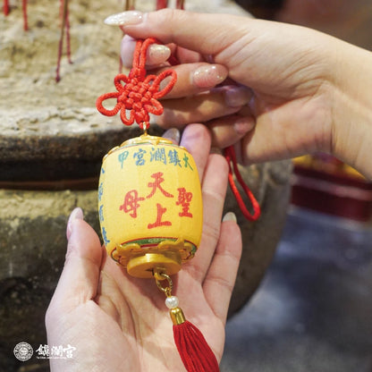 【鎮瀾宮】遶境隨香燈吊飾｜大甲媽祖保平安護佑安康吊飾(1入)